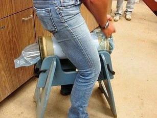 美女兽医手采马精液人工配种