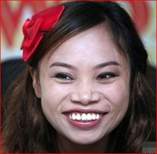 <em>凤姐</em>玫瑰遮三点热辣非常