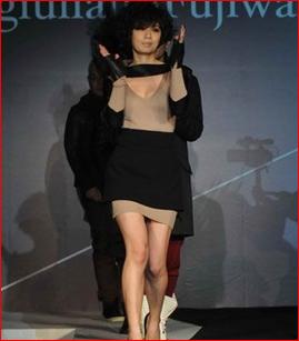 <em>贾静雯</em>深v紧身衣大秀<em>性感</em>乳沟,娱乐频道,3G门