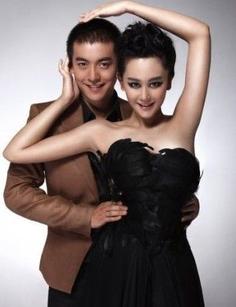 海陆浓妆扮熟女与<em>李佳航</em>拍照,娱乐频道,3g门户