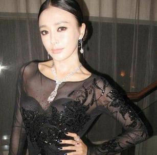 <em>女星</em>透视装<em>杨幂</em>张雨绮现<em>胸罩</em>