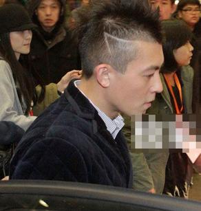 <em>陈冠希</em>潮<em>发型</em>亮相,李宇春红袄