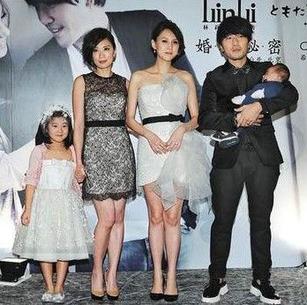 弟弟办满月酒,<em>贾静雯</em>短裙现身,娱乐频道,3G门