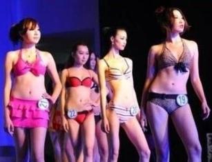 13岁<em>小萝莉穿内衣</em>走秀遭批 图,娱乐频道,3g门户