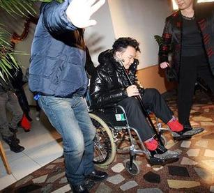 坐轮椅表情包分享展示