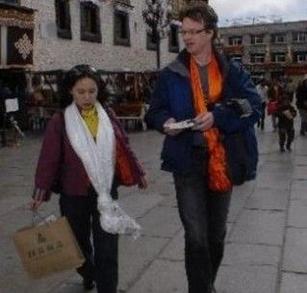 大山的妻子叫甘霖,是一位四川姑娘