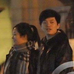 李健富二代娇妻曝光,美丽大方