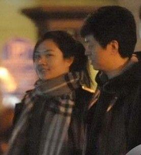 李健富二代娇妻曝光,美丽大方