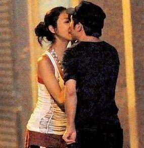 薛凯琪当街舌吻\翻版房祖名\