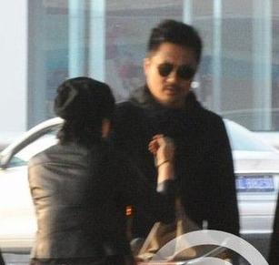 刘若英墨镜遮脸+刘若英墨镜遮脸