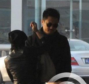 刘若英墨镜遮脸+刘若英墨镜遮脸