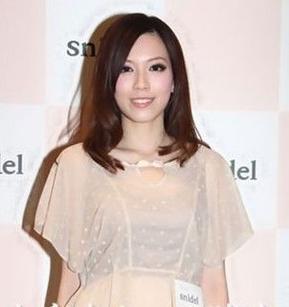 52岁黄日华21岁女儿私照曝光