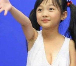 林妙可照片遭恶搞,丰满露深沟