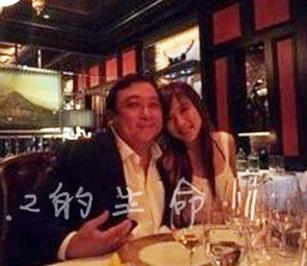 <em>王晶</em>22岁<em>女儿</em>私照甜美可人图