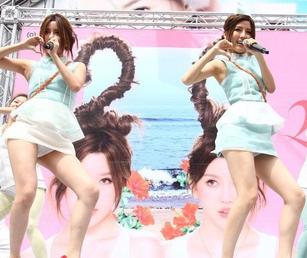 by2空姐短裙造型热舞露底裤