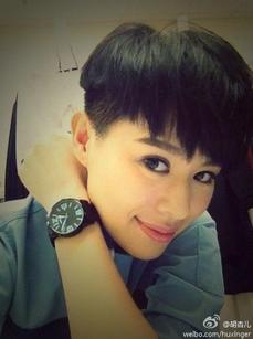 女朋友<em>头发长</em>到腰了,我要她<em>剪短</em>一点点,她说一