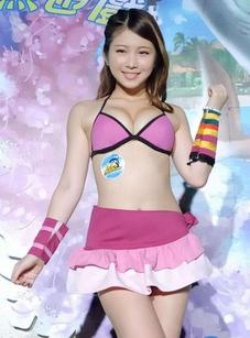 <em>鸡排妹抖</em>胸热舞,双峰迷晕宅男