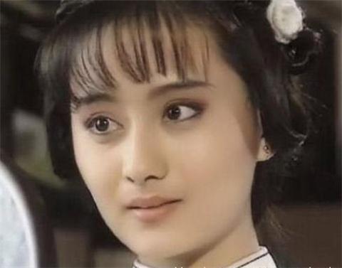 陈德容在琼瑶电视剧《梅花烙》里担任女主角,这是她的首部电视作品
