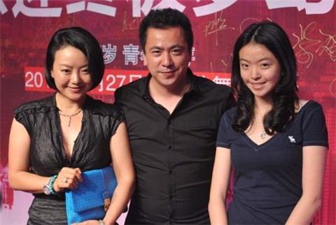 据悉,王晓蓉是重庆人,年龄比王中磊小.