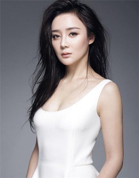 <em>袁姗姗</em>新写真白裙清新脱俗 图