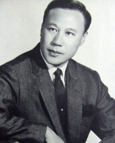 杨群(1935年-),哈尔滨人,港台知名老牌演员,参与数十部电影,电视剧的