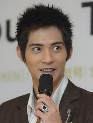 最适合<em>长脸男生</em>的4款<em>清爽发型</em>