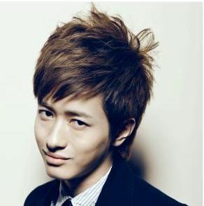 我们看到<em>发型</em>师为这种<em>发型</em>加了更多