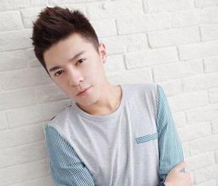 <em>2013最潮男生发型</em>