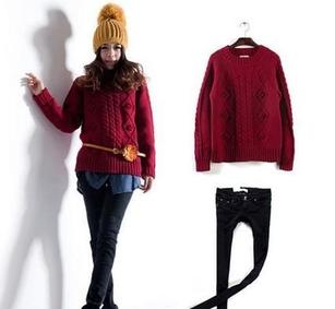 酒红色棒针编花传统毛衣