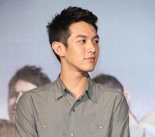 柯震东简单发型