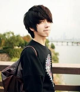 <em>男生长发发型</em>,妖孽清纯即可有