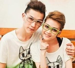 男生女生都打造出时尚潮流的后背头发型