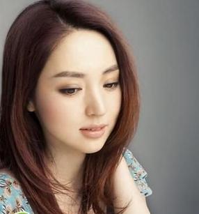 <em>长发发型</em>,展现女生优雅的气质魅力