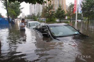 哈尔滨遭暴雨袭击图片_WWW.66152.COM