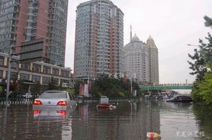 哈尔滨遭暴雨袭击图片_WWW.66152.COM