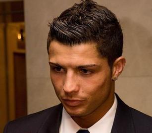 c罗7怪癖:半场变发型长袖球衣