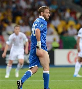 体坛不雅:日美女走光莎娃露底