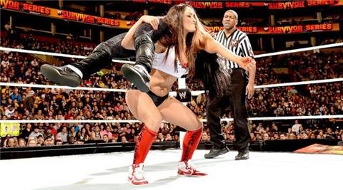 <em>wwe女</em>汉子群战,象腿肉臂吓人(全文)