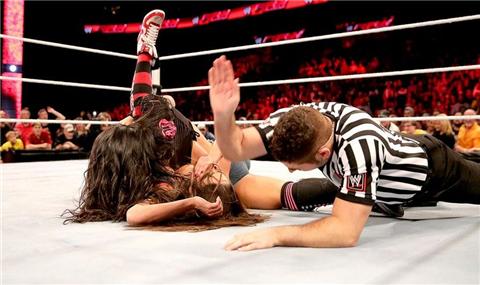 <em>WWE</em>群<em>女</em>肉搏,6恐怖腹肌尽现(全文)_网易体育