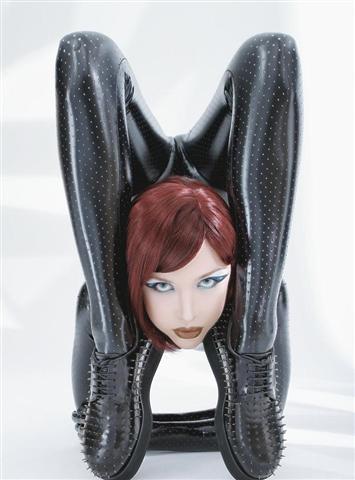 美女爆乳玩<em>柔术,内裤</em>泄春光图